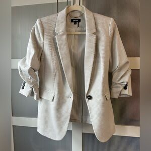 DKNY women’s textured blazer cream/white with black size 8P. New without tag.